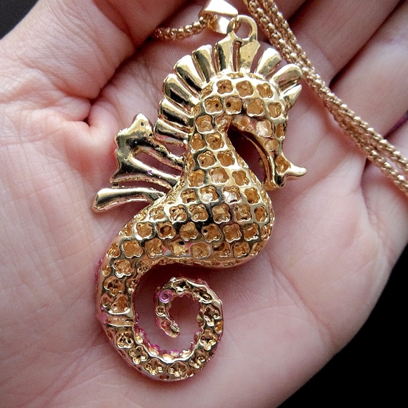 Pink Rhinestone Jewel Seahorse Summer Beach Ocean Statement Necklace - Picture 4 of 8